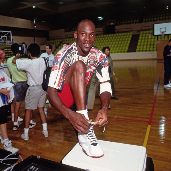1992 年奧運夢幻男籃隊珍貴歷史照片曝光，大家都是穿什麼球鞋呢？