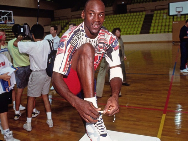 1992 年奧運夢幻男籃隊珍貴歷史照片曝光，大家都是穿什麼球鞋呢？