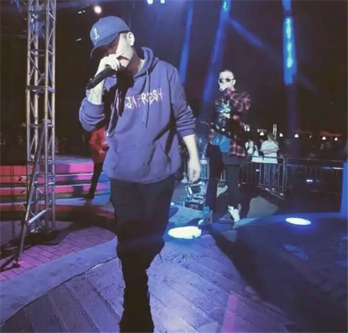 【中國有嘻哈】新代嘻哈男神PG ONE萬磁王粉絲數暴漲，帥到連＂鐵肺歌后＂都崇拜他！