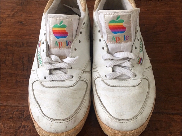 「全球唯一」之超激罕 Apple 復古球鞋現正在 eBay 上進行拍賣