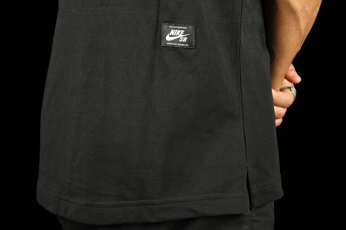Nike SB 推出復古 POLO 衫,仔細看不是鱷魚是這一雙鞋...