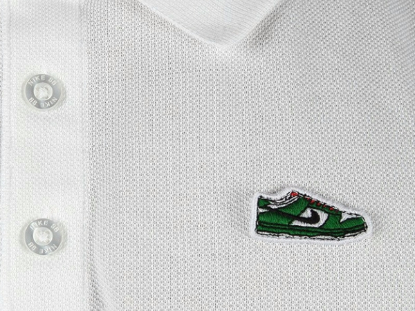 Nike SB 推出復古 POLO 衫，仔細看不是鱷魚是這一雙鞋...