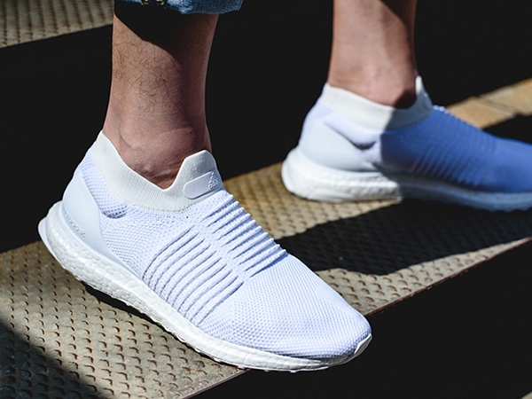 地表最強異次元跑鞋降臨!UltraBOOST Laceless 再掀厭世懶型人熱潮!