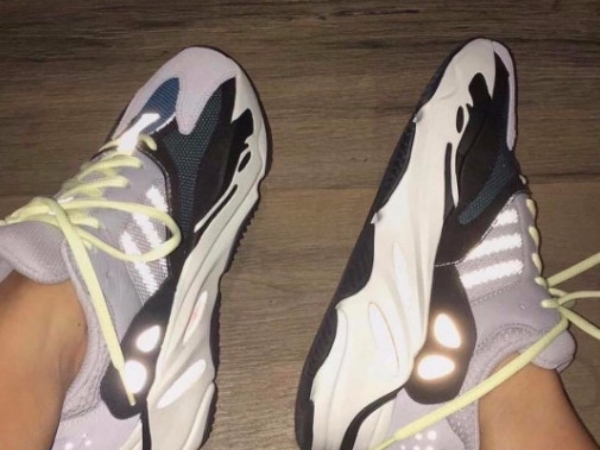 YEEZY Runner 700 火速開箱！不僅構造暗藏玄機連鞋盒都神秘到不行