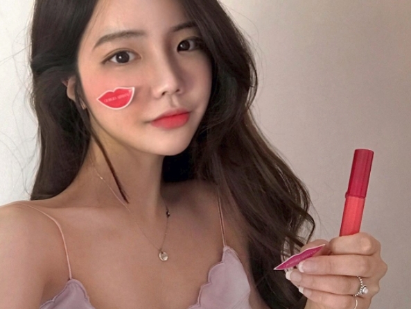 〔色女〕特搜 2017 「唇彩斷貨王 Top 5 」！網友：是要補貨沒？