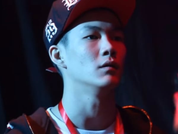比 PG ONE 還高？原來他在《中國有嘻哈》唱的〈Fre$h One〉出自紅花會扛霸子「貝貝」！