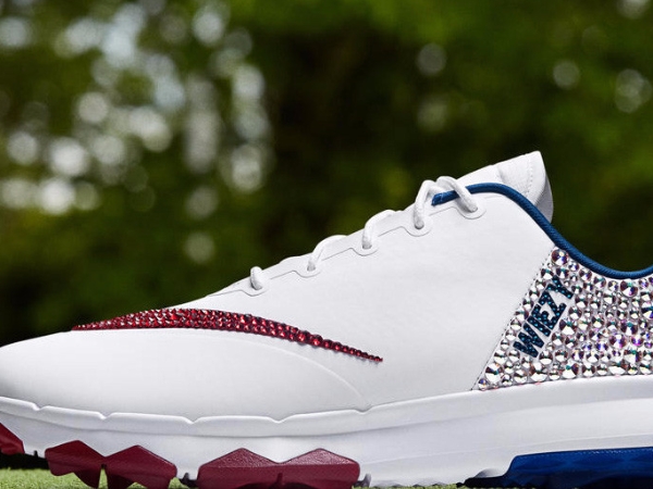 Nike X Swarovski 最閃的鞋款 原價一雙只要 3 千