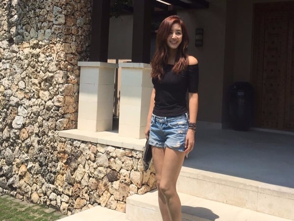 李敏鎬媽媽逆天生長！纖腰長腿 簡直是 20 歲美少女