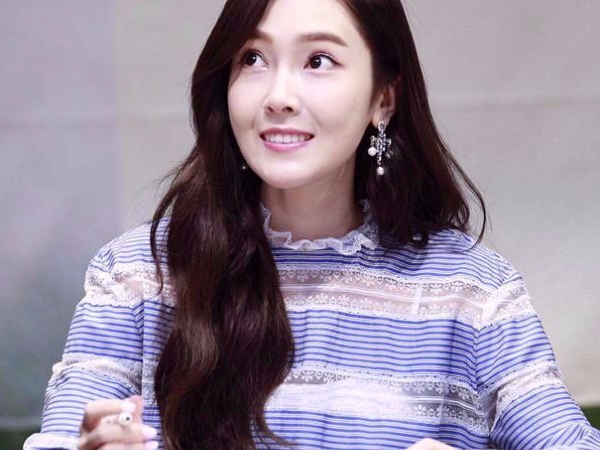 偶像企業家！潔西卡 Jessica《最新穿搭》展現「輕奢」的高質感魅力！