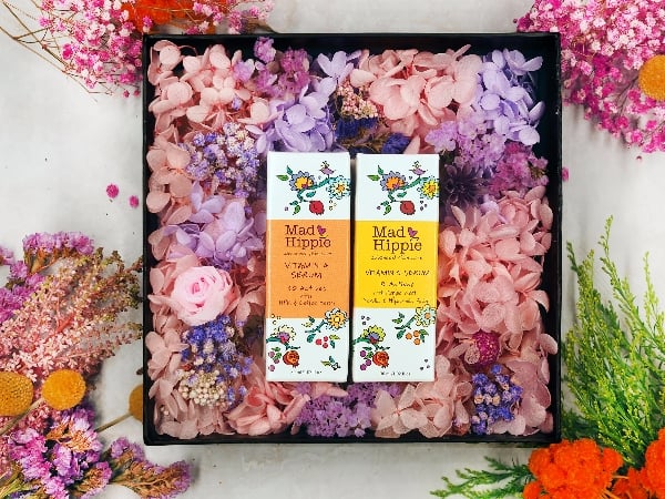 歐美名人愛用嫩膚牌 Mad Hippie 推出「雙效花禮限定組」!網友:懶得想禮物選它就對...