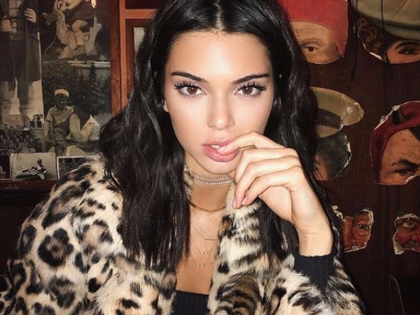 Kendall Jenner 親授！如何在 3 分鐘化出自然又有立體感的妝容？