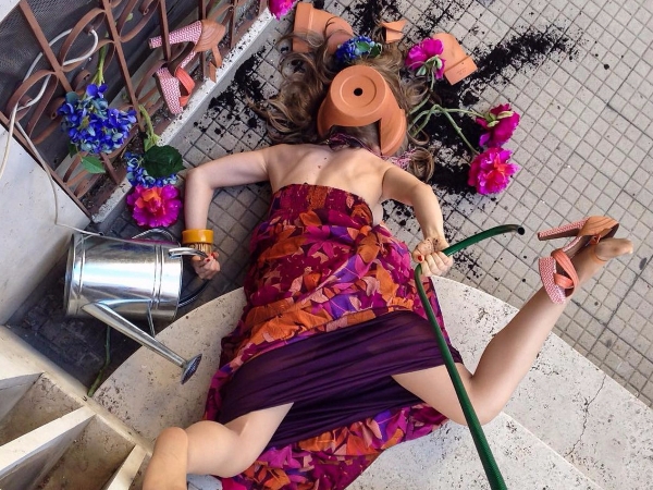 羅馬攝影師另類思考，拍出超華麗的時尚意外身亡照片廣受好評！
