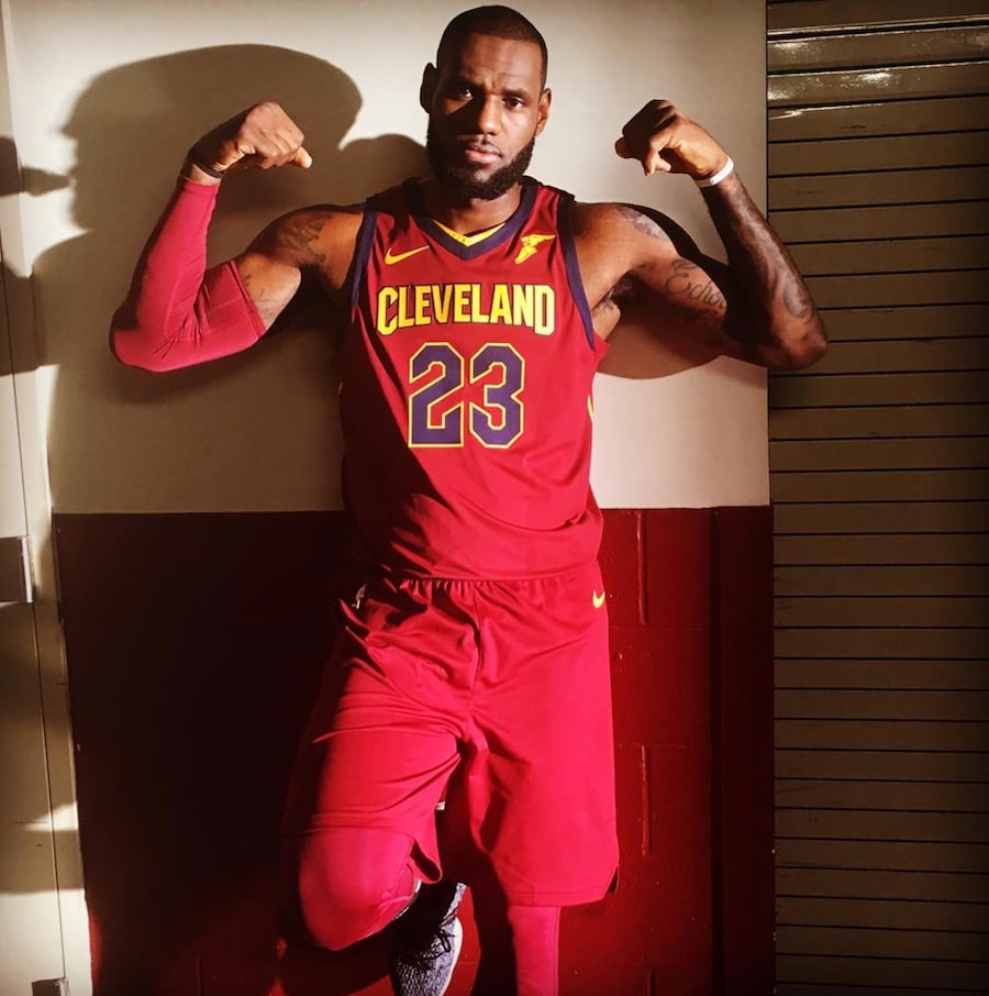 Nike LeBron 15 搶先曝光?詹皇搶先著用的這雙神秘鞋款是...