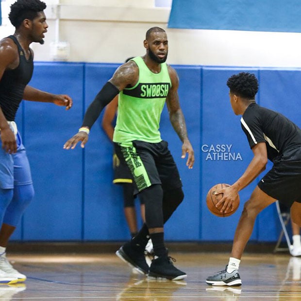 Nike LeBron 15 搶先曝光?詹皇搶先著用的這雙神秘鞋款是...