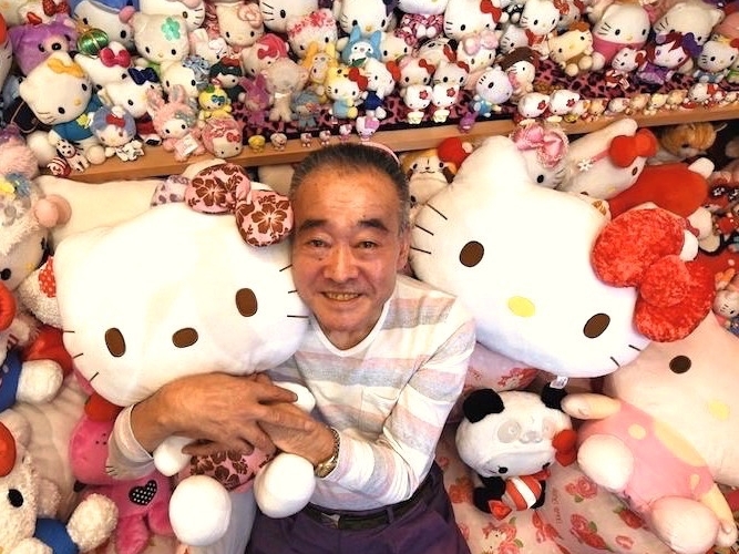 大叔也有少女心！日本 67 歲退休員警迷戀「Hello Kitty」成痴　花 3 千萬收集竟打破世界紀錄！