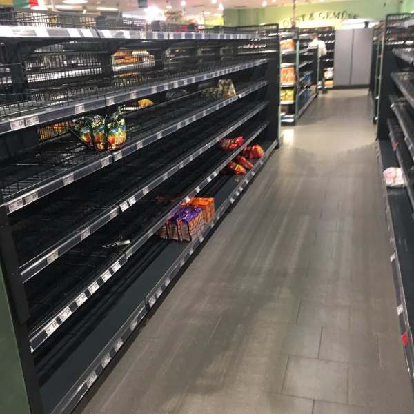 對抗種族歧視！這家超市把所有外國進口商品下架　讓顧客感受「徹底排外」的結果！