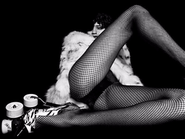 仆街變成新時尚? Saint Laurent 推出「溜冰高跟鞋」挑戰時尚人士的平衡感