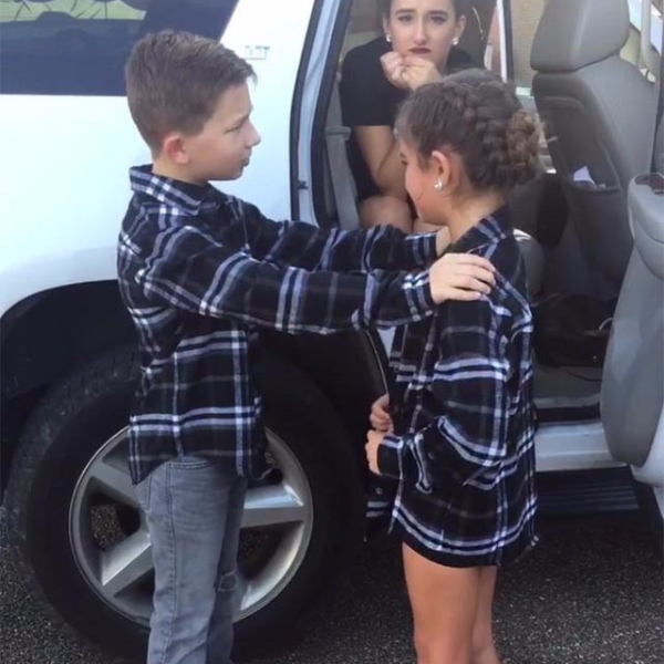 說好要嫁給你！美國 9 歲小情侶因搬家而被迫分離　網友心碎：最悲傷的分手現場...