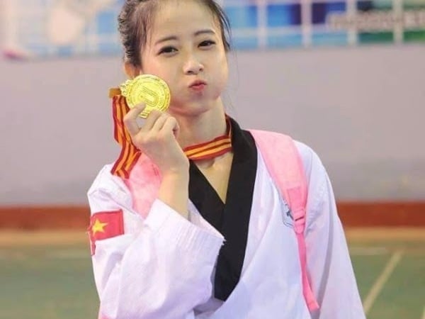 【野生抓正妹❤】世大運跆拳正妹超甜 臉書曝光「性感一字馬」　網友：拜託踢死我
