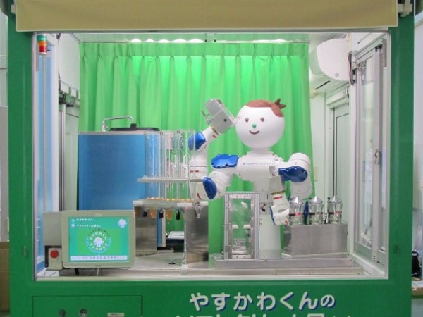 人家的福利超猛！日本公司「機器人冰淇淋販賣機」爆紅　高科技讓網友驚嘆！