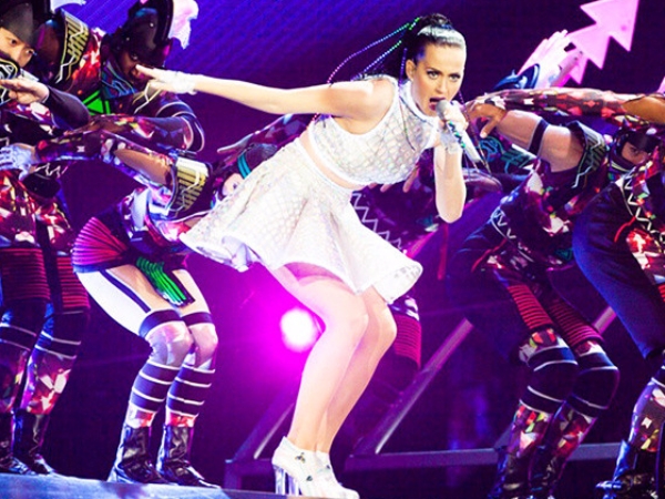 巡演職員因工傷失去腳趾，Katy Perry 被捲入官非之中！
