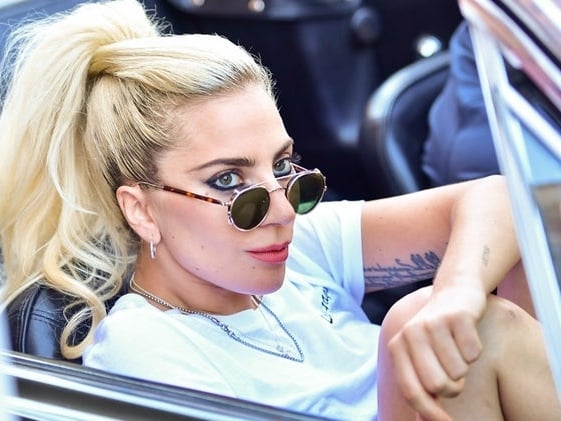 好糗！Lady Gaga「動物園豪宅」被鄰居狂抱怨　天剛亮就被公雞叫聲給吵醒！