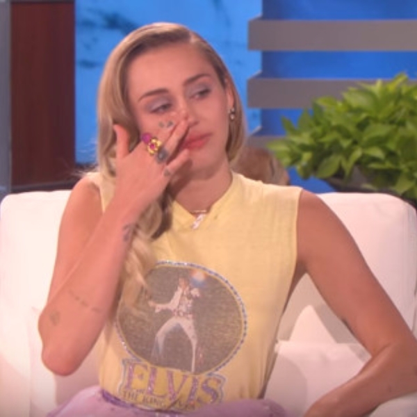 Miley Cyrus 突然在 The Ellen Show 上情緒激動，到底是甚麼讓她大哭起來？