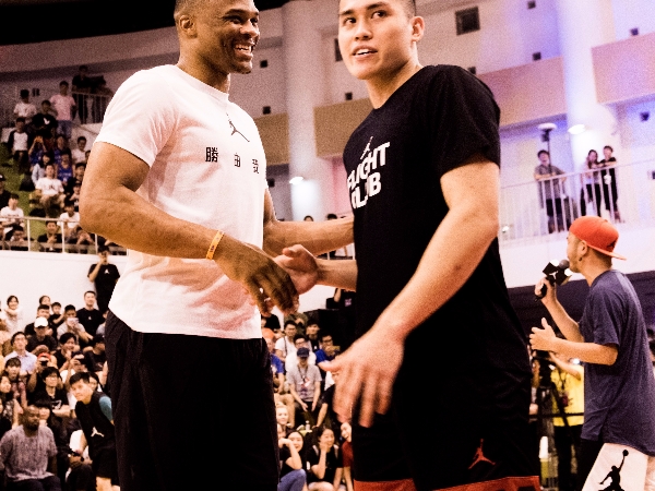 Russell Westbrook 飛翔之旅落幕，一起透過圖像回顧那晚爆扣的瞬間吧！