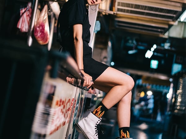 「我低頭，但不認輸」Dr. Martens 2017最狂悍操，不能錯過的台灣青年菜市場超傳奇  網友：牛肉公主讓我狂噴鼻血～