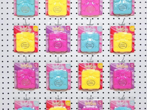 又一個寄賣童年回憶的系列：長大後再次打開這個 Polly Pocket，或許會是另一種驚喜！