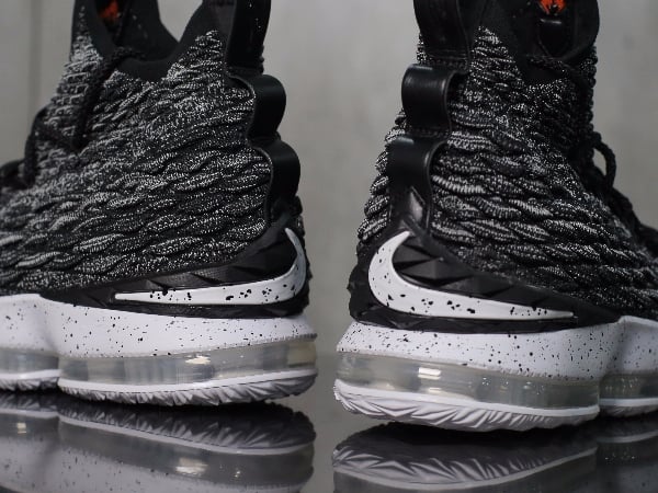 配色靈感來自被燒毀的詹皇球衣！Nike LeBron 15 「Ashes」火燙開箱