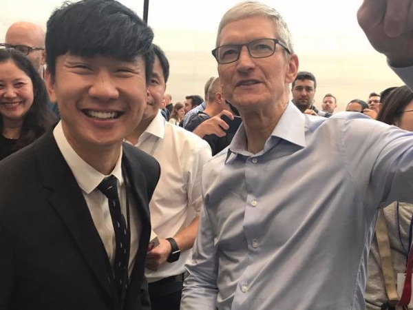iPhone 8 發表會出現林俊傑和庫克「開心瞎聊」畫面 領先所有藝人