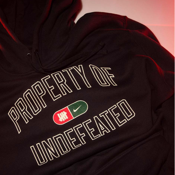 Undefeated X Nike 聯名系列除了鞋款外，還有這些商品值得入手！
