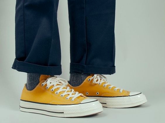 今季時尚達人都只穿 Converse,看看她們的街頭穿搭示範!