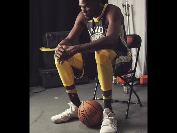 不是說好眾星雲集嗎？為何 NBA 新版球衣發表會只來了 Kevin Durant 和 Paul George？
