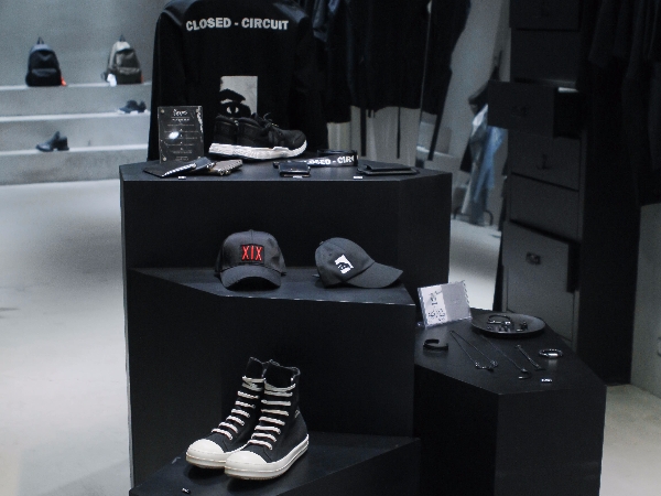 來台中一中街必逛Repos SELECT STORE.