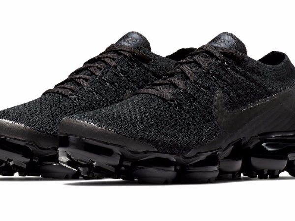 Nike Air VaporMax 全新黑魂「Triple Black」鞋款推出，跟上回比起來有些不同！