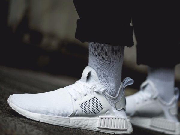 不用聯名，這雙 Premium 等級的 NMD_XR1 「全皮革骨架+銀色 ColorBOOST 」 夠你囂張一整季啦！