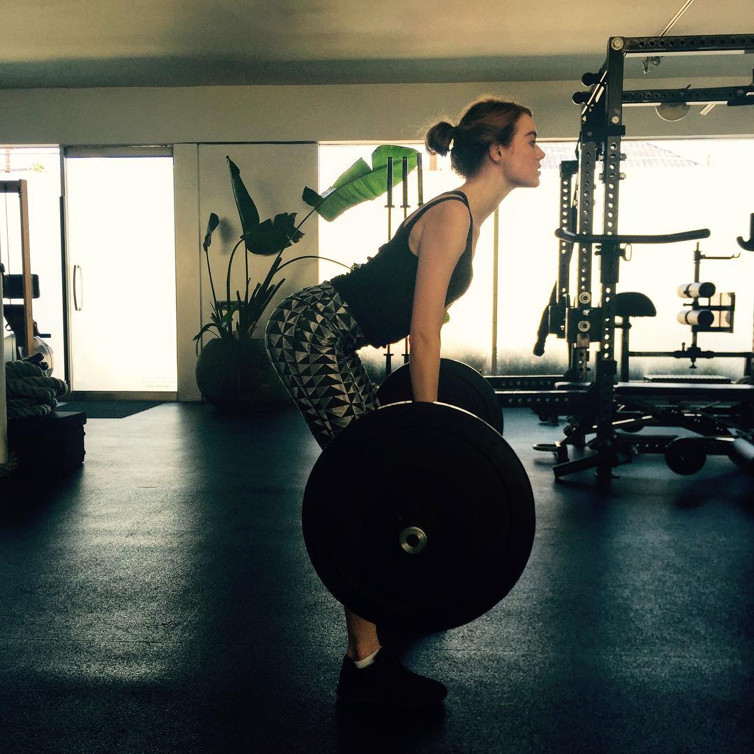 嬌小身形不再？Emma Stone 為新電影增重了 15 磅，背後不是暴食而是瘋狂的健身！