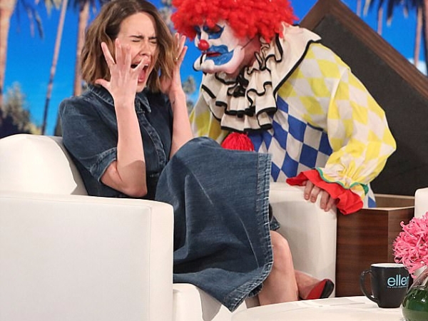 《美國恐怖故事》女王其實很膽小　Sarah Paulson 小丑恐懼症被艾倫嚇壞！