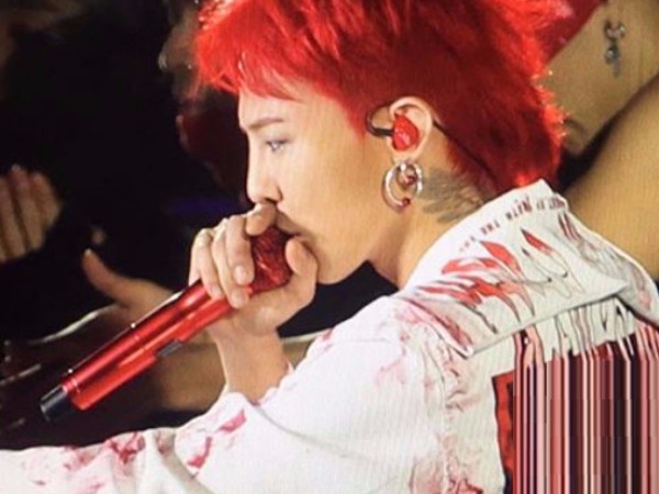 「 爸爸鞋」風潮再現！GD《最新穿搭》英國演唱會上「 火焰紅髮」引爆觀眾狂歡！