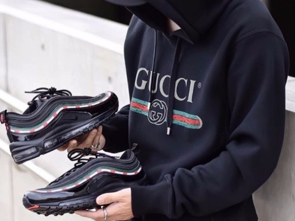 「Gucci 配色」那麼夯不跟上怎行？今年秋冬衣櫃不能少了紅綠單品啊！