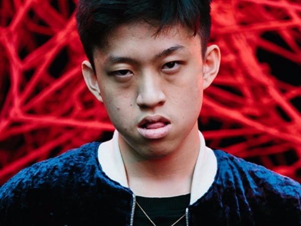 美國路人聽 Rich Chigga《Glow Like Dat》　他們對亞洲饒舌歌曲的反應是...