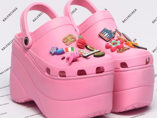 最無俚頭的合作！Balenciaga x Crocs 「Foam」橡膠涼鞋 俏皮曝光
