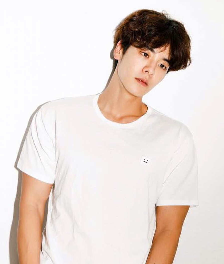 老師好帥！韓國天菜家教變成時尚模特兒 粉絲直呼「完美男友」！