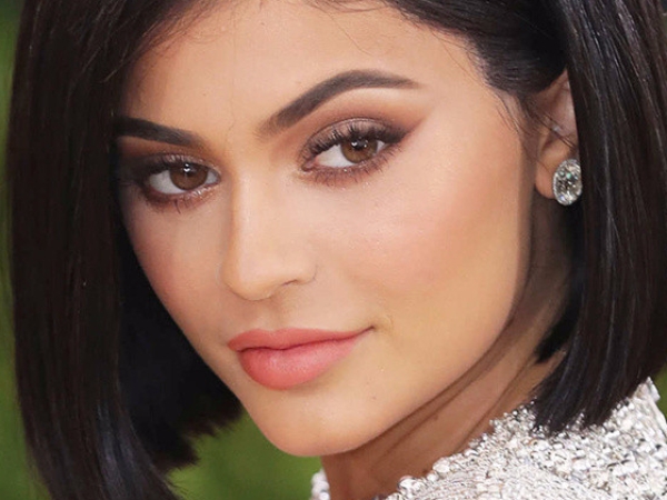 Kylie Jenner 驚傳懷孕，她的整形外科醫生表明：不會再為她作唇部注射