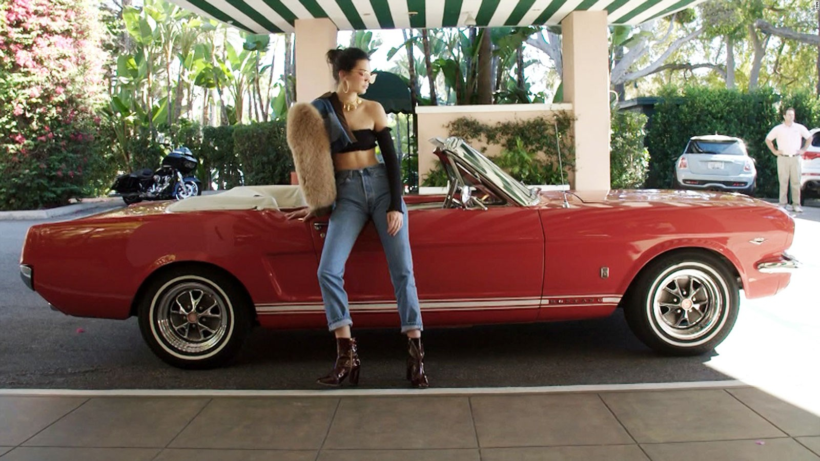 Kendall Jenner 酷愛拉風敞篷跑車 超模兜風的這一台車款是...