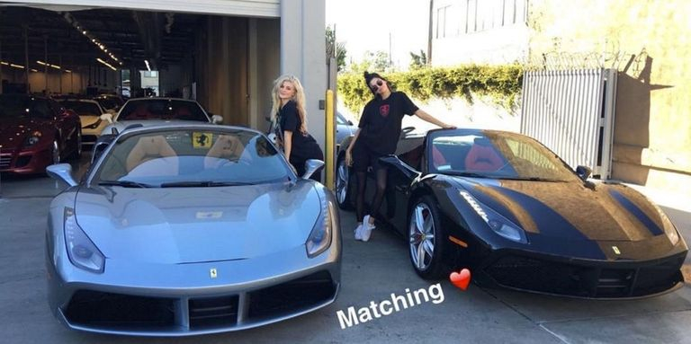 Kendall Jenner 酷愛拉風敞篷跑車 超模兜風的這一台車款是...