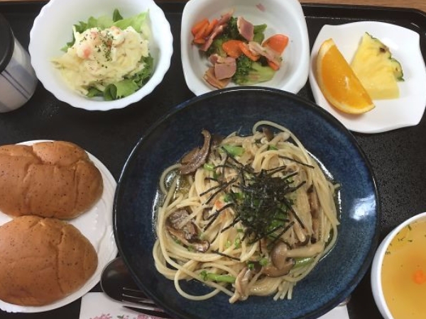 網友看了都羨慕！這名外國人在日本產下小孩　結果被超棒的「醫院餐」給驚艷到了！