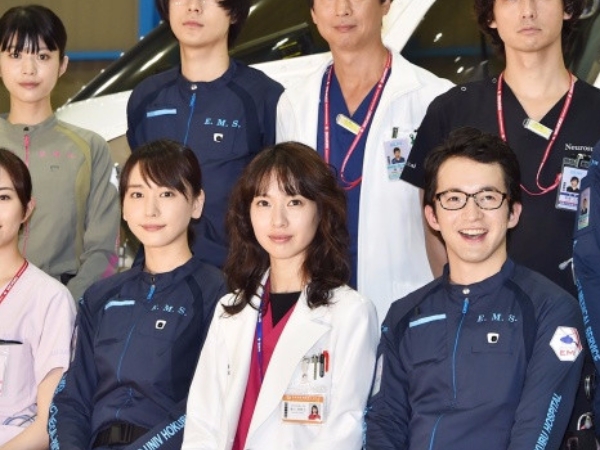 就愛帥哥！戶田惠梨香被爆與成田凌熱戀　愛上小 6 歲《Code Blue 3》灰谷醫生！